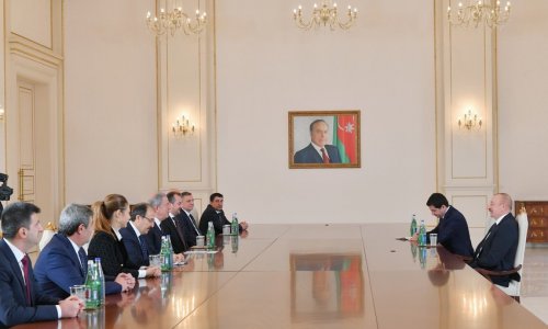 Президент Ильхам Алиев принял Хулуси Акара