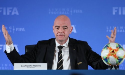 Глава ФИФА выступил против введения синих карточек