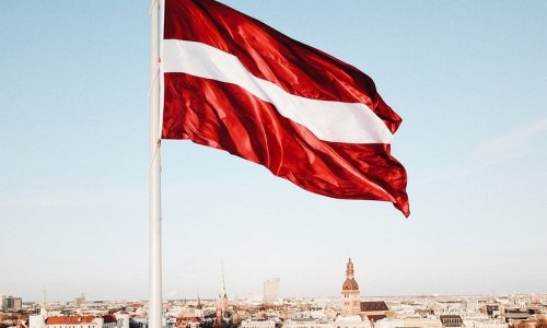 Латвия может депортировать сотни россиян