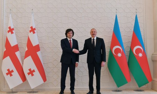 Началась встреча Президента Азербайджана и премьер-министра Грузии в расширенном составе