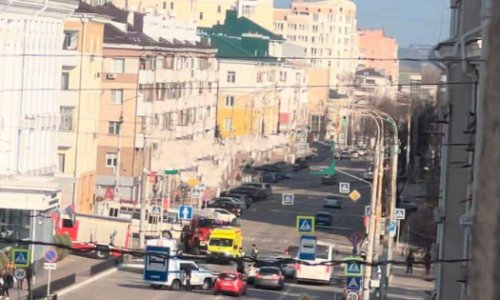 Беспилотник врезался в здание МВД в Белгороде