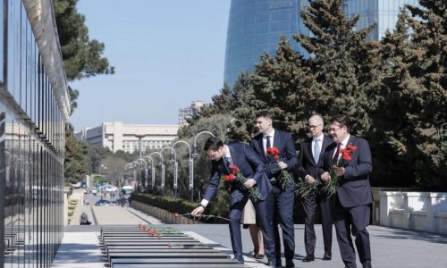 Energy Minister of Romania visits Alley of Martyrs in Baku