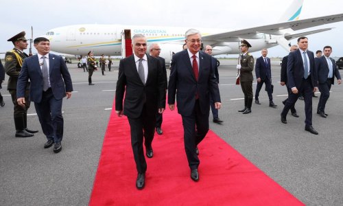 Qazaxıstan prezidenti Ermənistana gedib