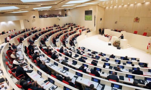 Gürcüstan parlamenti “Xarici təsirin şəffaflığı haqqında” qanun layihəsini ilk oxunuşda qəbul edib