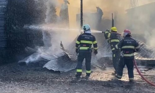 В Баку горит рынок пиломатериалов: пожар локализован, полиция приняла меры безопасности - ОБНОВЛЕНО