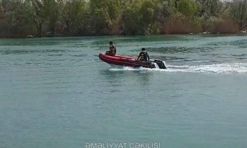 Ceyranbatan kanalında batan uşağın axtarışları davam edir - VİDEO