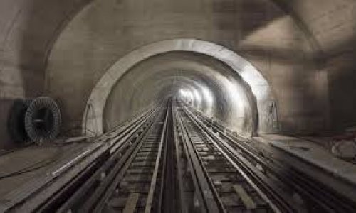 “Gənclik” metrostansiyasında sərnişin qatar yoluna düşüb