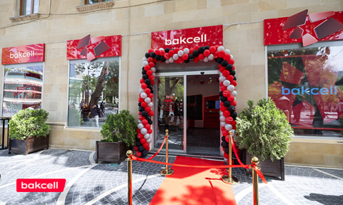 “Bakcell” Fəvvarələr meydanında yeni innovativ mağazasını təqdim etdi