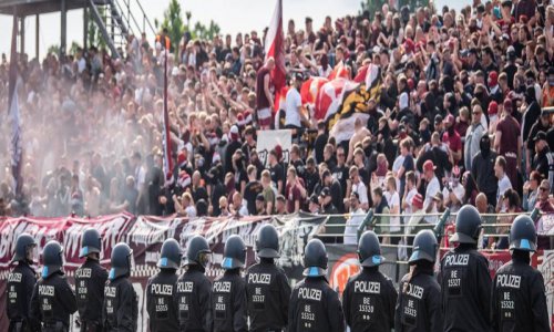 Almaniyada futbol matçı zamanı iğtişaş baş verib, 155 polis xəsarət alıb