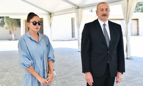Prezident xanımı ilə Şuşada təməqoyma mərasimində iştirak edib