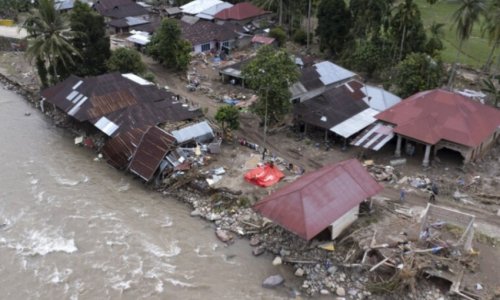 В результате наводнений и оползней в Индонезии погибли 28 человек