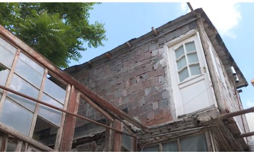 Plana düşən evlər hasara alınıb, 12 ildir sökülmür - Şikayət/Video