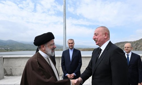 İlham Əliyev sərhəddə İran Prezidenti ilə görüşüb