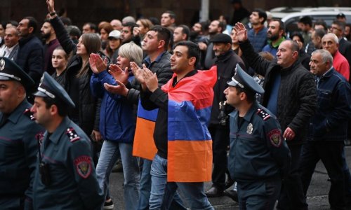 Opposition supporters march starts in center of Yerevan