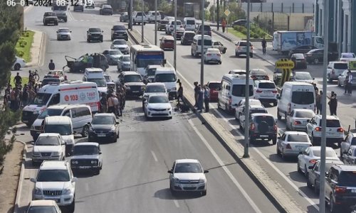 Серьезное ДТП парализовало движение на Мардакянском шоссе