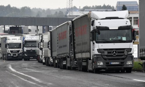 Thousands of cars and trucks stuck at Belarus-EU border crossings