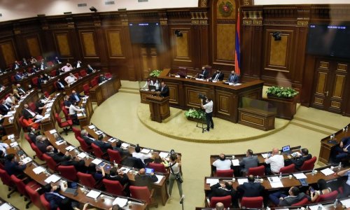 Political turmoil in Armenia: Parliament weighs government's fate