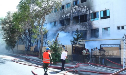 В Баку у родильного дома начался пожар