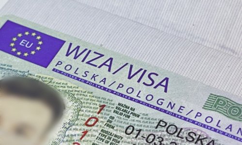 Poland greatly reduces issuance of visas