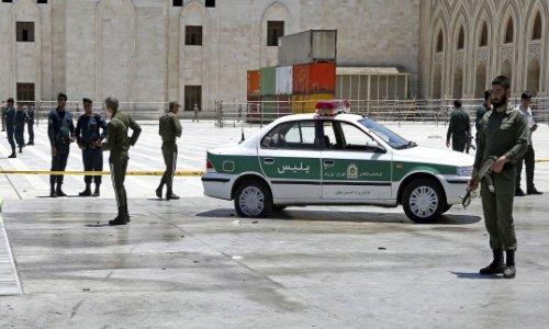 İranda seçki qutusunu daşıyan avtomobilə atəş açılıb