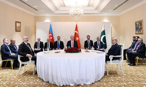 Azərbaycan,Türkiyə və Pakistan liderləri görüşüb - Yenilənib