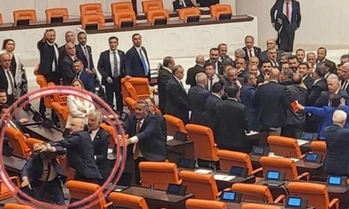 Türkiyə parlamentində dava düşüb - Video