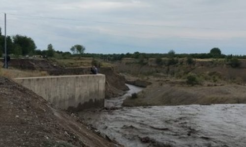 Сильный паводок размыл дорогу в село Кюпчалгышлаг