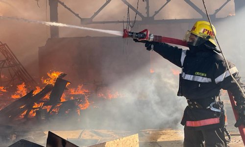 Пожар в многоэтажке Баку: эвакуированы жильцы, есть пострадавшие