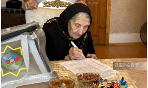 В Сумгайыте проголосовала 101-летняя избирательница