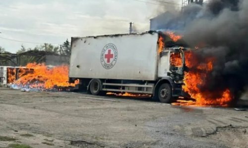 Ukraynada Qırmızı Xaç Cəmiyyətinin avtomobillərinə hücum  - ölən var