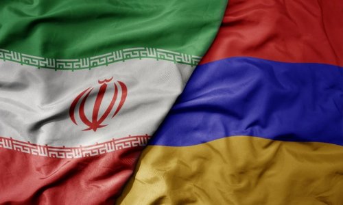 Iran, Armenia sign barter trade agreement in Yerevan