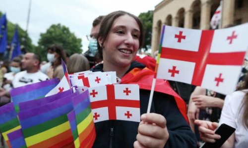 Prezident  LGBT təbliğatını qadağan edən qanunu imzalamadı