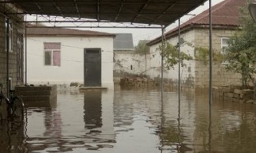 В Гаджигабуле после ливней затопило сотни домов