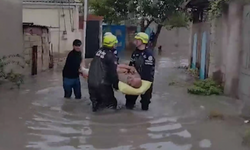 Yağışa görə insanlar təxliyə edilib - Video