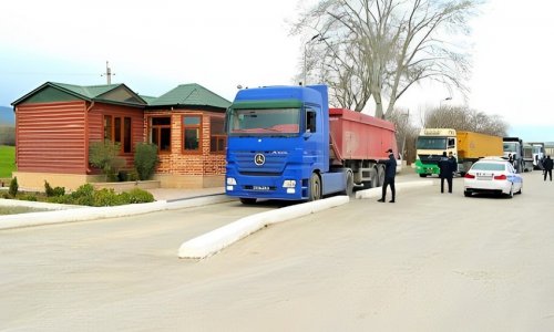 Yol polisi yükdaşıma fəaliyyəti göstərən şəxslərə müraciət edib