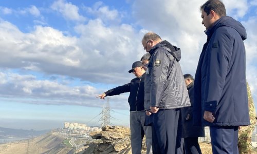 Nazir uçqun təhlükəsi olan əraziyə gedib