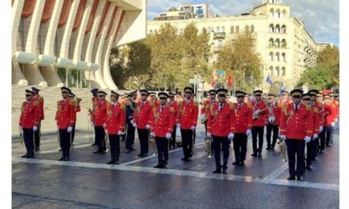 В Баку начался торжественный марш по случаю Дня Победы