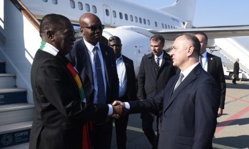 Zimbabve Prezidenti Azərbaycana səfərə gəlib