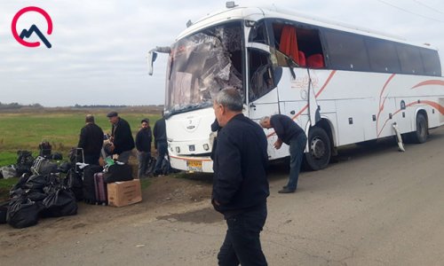 Biləsuvarda avtobus “KAMAZ”la toqquşub,yaralılar var - Video