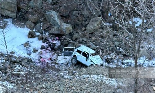 В Кяльбаджаре автомобиль съехал в овраг, один человек погиб