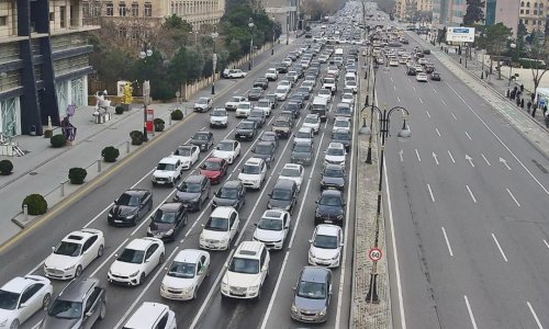 В Баку на ряде улиц и проспектов образовались пробки