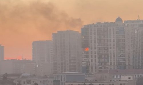 Bakıda yaşayış binasında yanğın söndürülüb - Video - Yenilənib