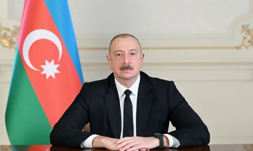 İlham Əliyev kubalı həmkarını təbrik edib