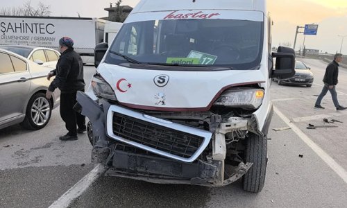 Türkiyədə məktəb avtobusu qəzaya düşüb, yaralılar var