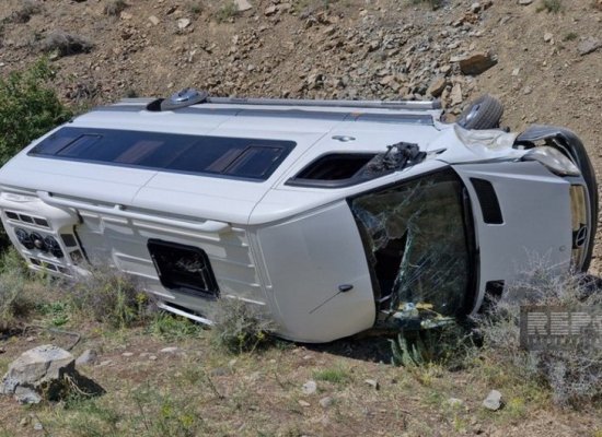 Ağdam-Füzuli yolunda mikroavtobus aşıb, 20 nəfər xəsarət alıb