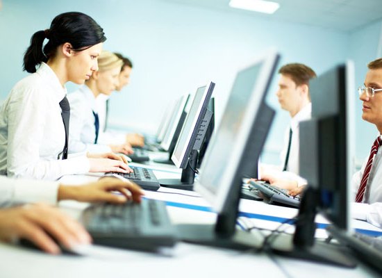 Özəl sektorda çalışanların sayında nisbətən artım var