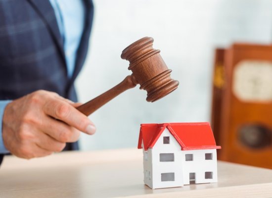Azərbaycanda 4 bağlanmış bankın əmlakları hərraca çıxarılır