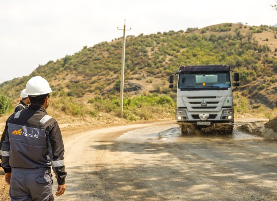 AzerGold launches dust control project on rural roads using eco-friendly solution
