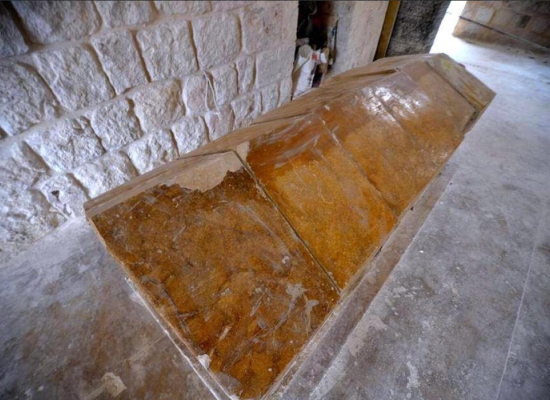Azerbaijan in talks with Syria on moving Nasimi’s grave