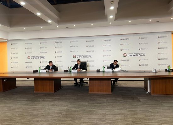 Azərbaycanda dollarlaşma aşağı düşüb